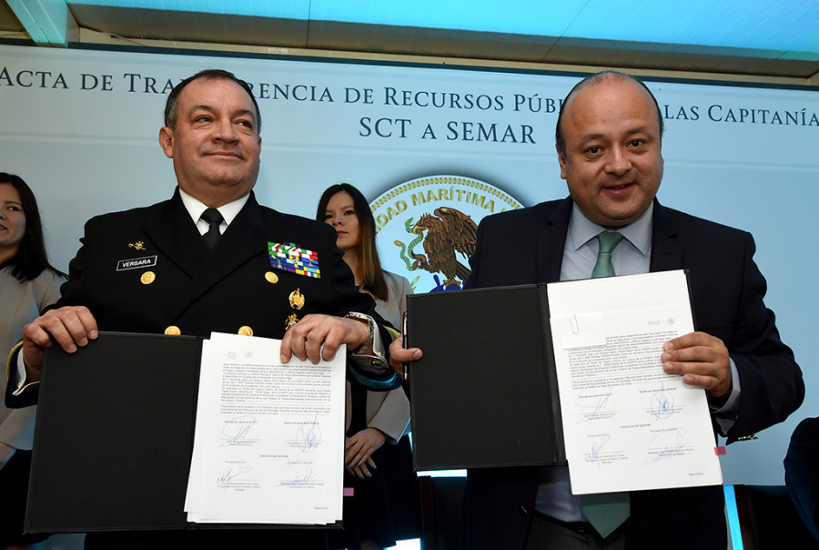 Firma de convenio en la Semar. Foto: Semar