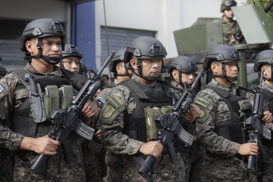 Efectivos del Ejército salvadoreño en apoyo a la Policía Nacional. Foto: Presidencia de El Salvador.
