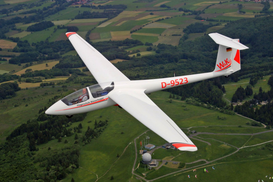 Un piloto entrena en un ASK-21. Foto: Schleicher.