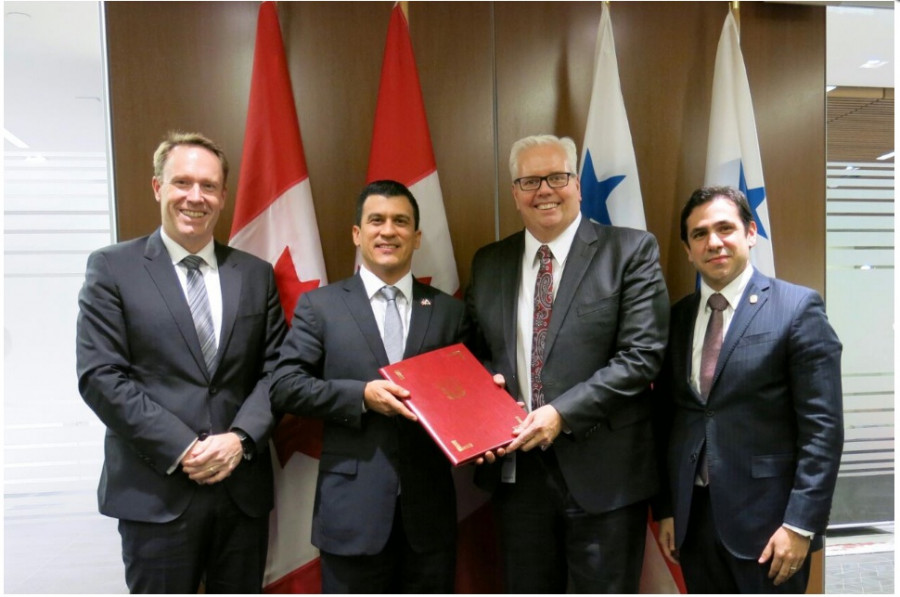 Autoridades canadienses y panameñas tras la aprobación de acuerdo por el Congreso. Foto: Ministerio de Seguridad de Panamá.
