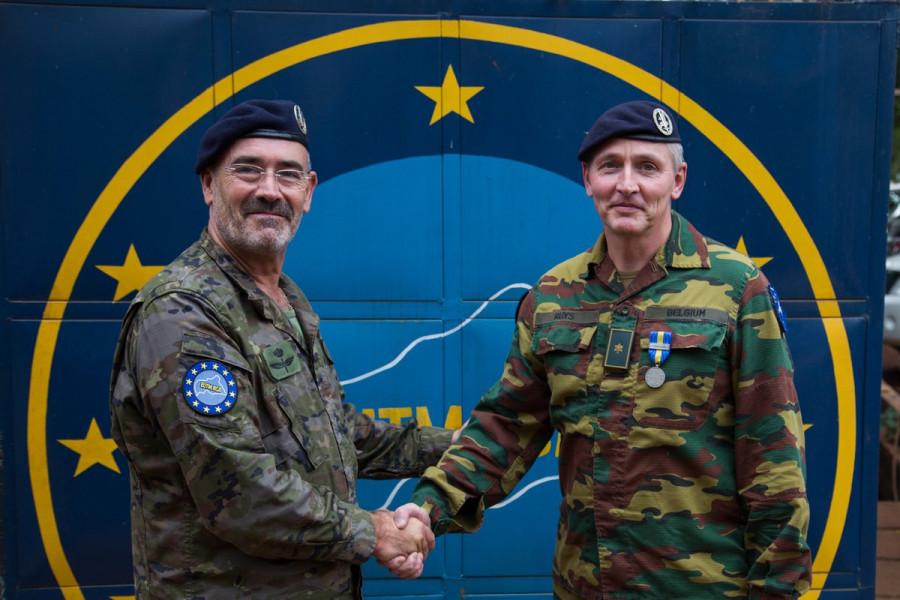El general García Blázquez junto con el general Ruys Foto: EUTM RCA
