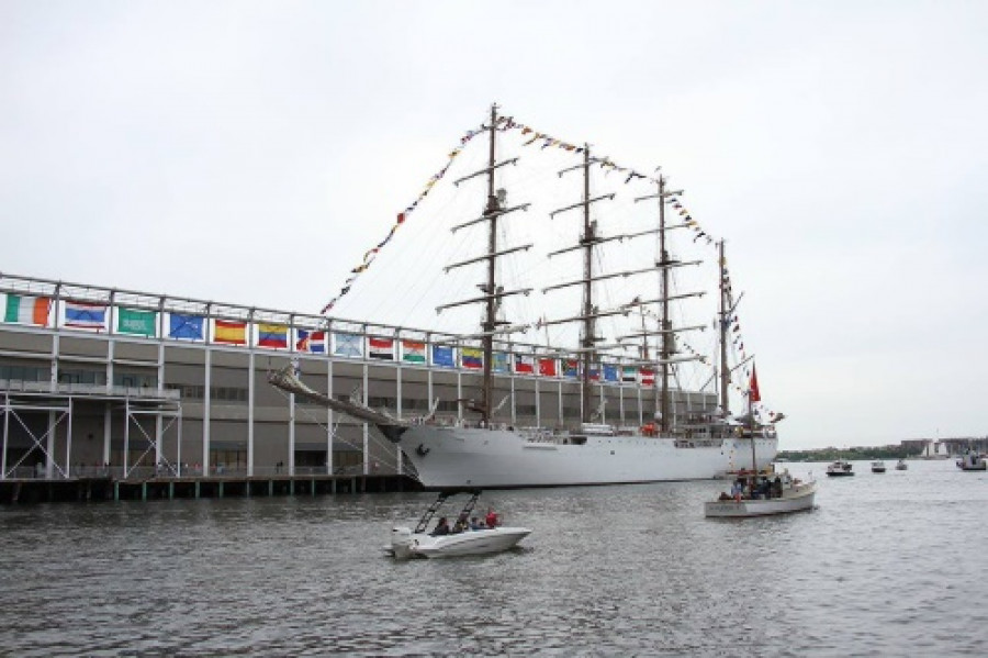 El BAP Unión acoderado en Boston para su participación en la revista naval. Foto: Marina de Guerra del Perú