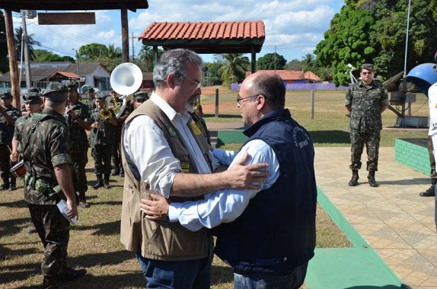 Encuentro entre los ministros de Defensa de Bolivia y Brasil. Foto: Ministerio de Defensa de Bolivia.