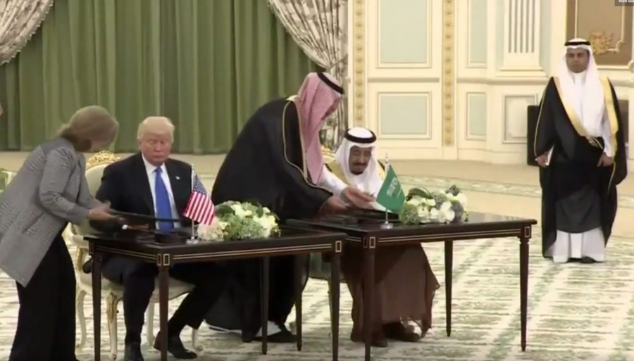 Firma del acuerdo de compra militar ente EEUU y Arabia Saudí. Foto: Casa Blanca