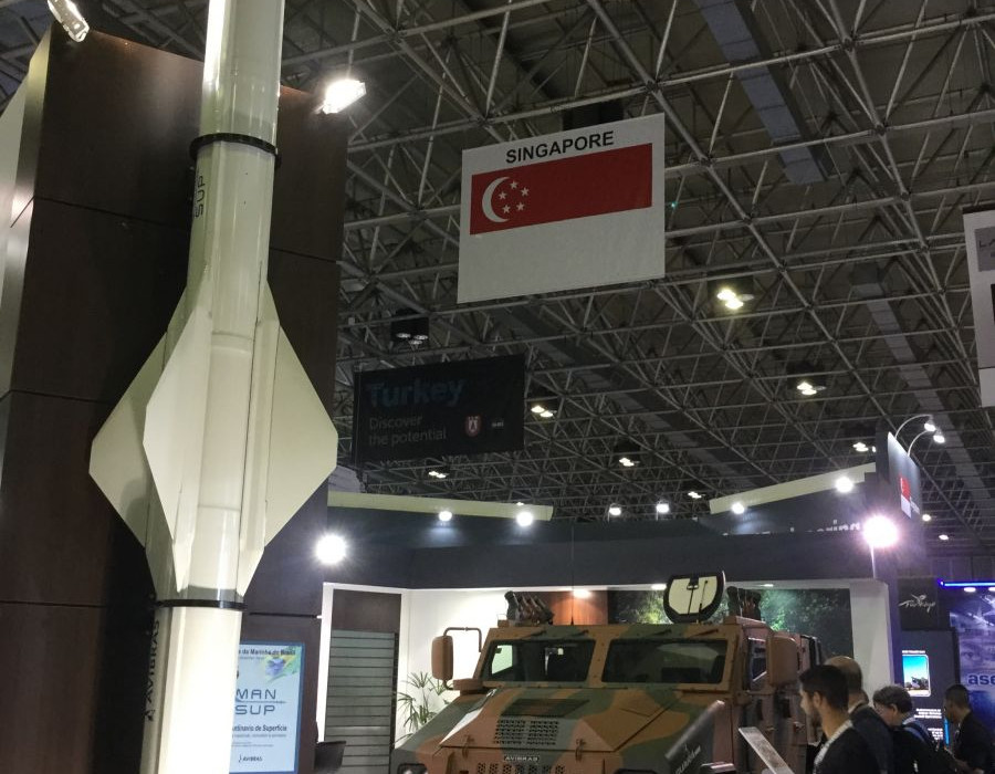 La feria de Brasil con varios productos expuestos. Foto: G. Abad