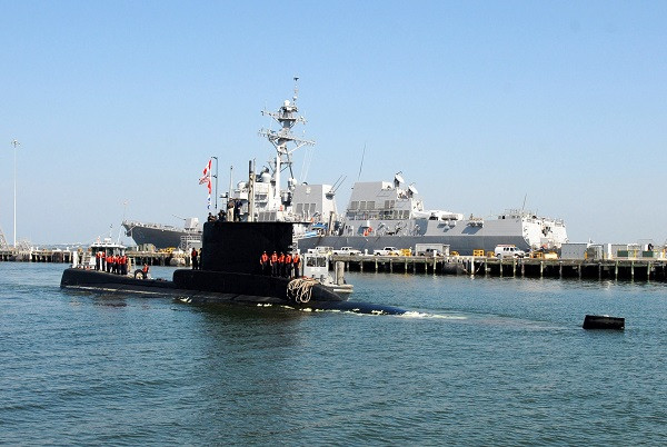 BAP Angamos, uno de los cuatro submarinos peruanos que están siendo dotados de sistemas de guerra electrónica de Elbit. Foto: U.S. Navy.