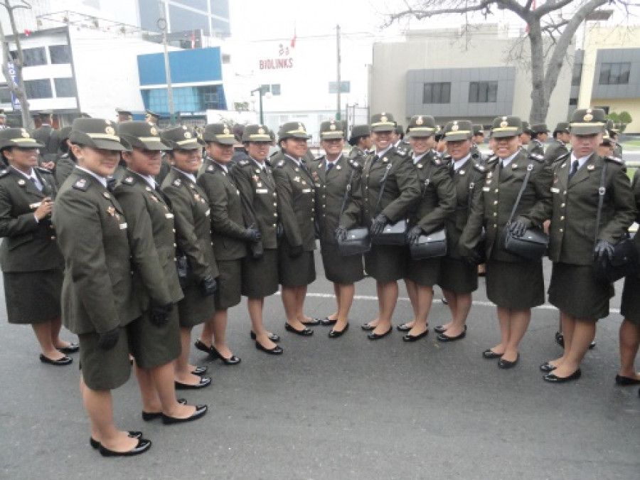 Participación del personal femenino del Ejército en la Parada Militar 2017. Foto: Peter Watson.