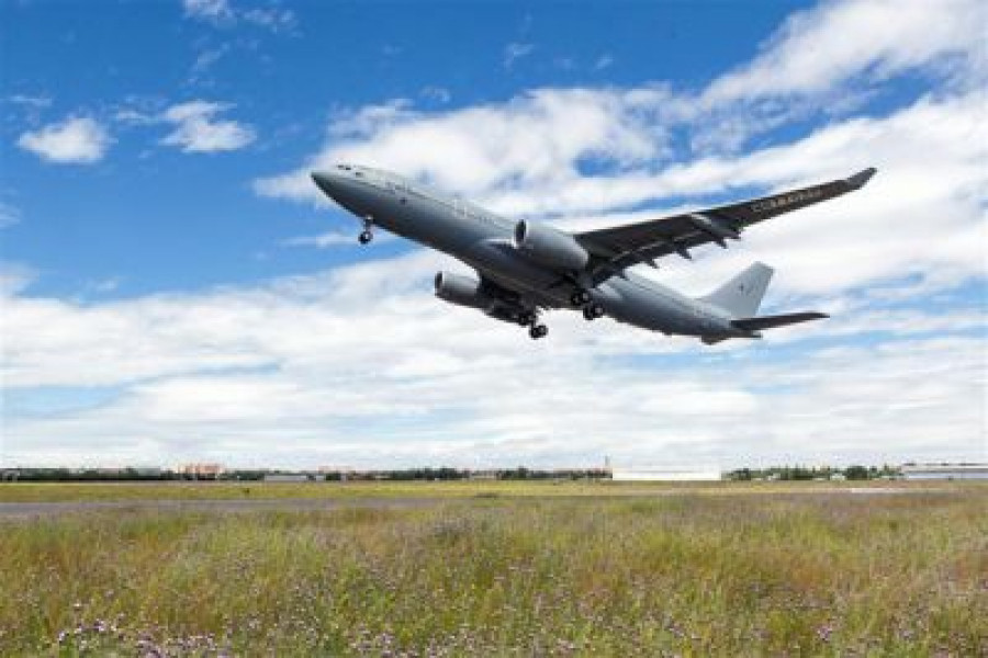 141124 330 mrtt avion cisterna reabastecimiento airbus defence space 400x267