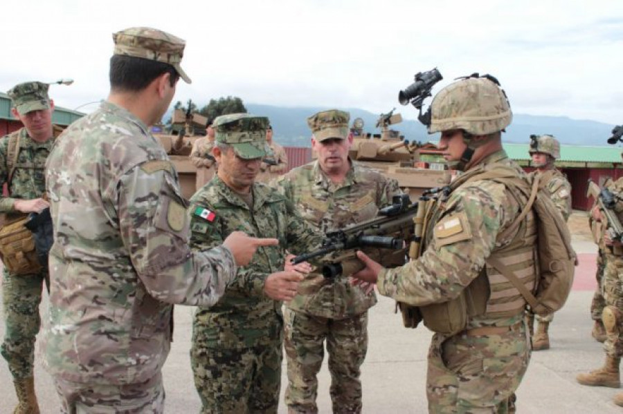 disparar Extranjero Asistencia La Infantería de Marina de México estudia en Chile las capacidades de la  Brigada Anfibia