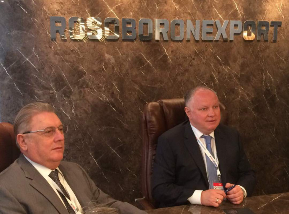 Alexander Mikheev, director general de Rosoboronexport, durante la rueda de prensa en Maks 2017. Foto: Marcel SalimRostec.