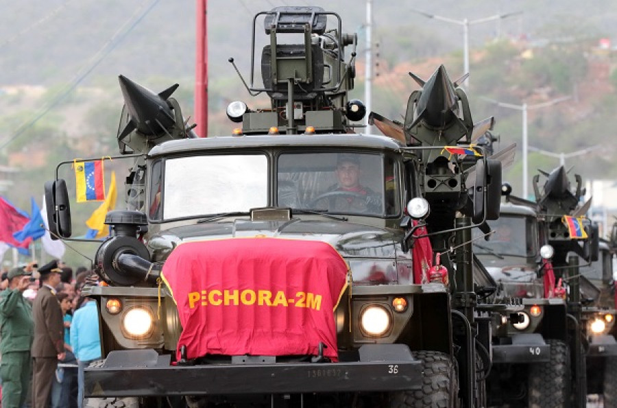 Camiones Ural transportando misiles del sistema antiaéreo ruso Pechora 2M. Foto: Agencia Venezolana de Noticias.