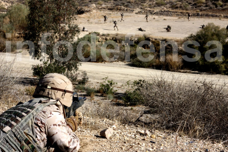 Soldado con un chaleco antibalas convencional. Foto: Ginés Soriano Forte  Infodefensa.com