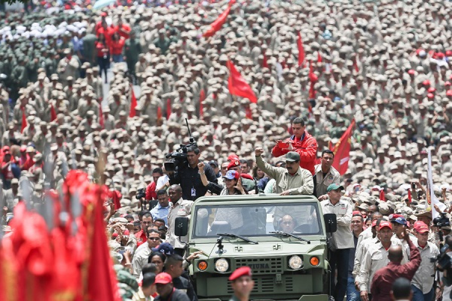 El presidente Maduro arriba al acto conmemorativo del séptimo aniversario de la Milicia Bolivariana. Foto: Agencia Venezolana de Noticias.