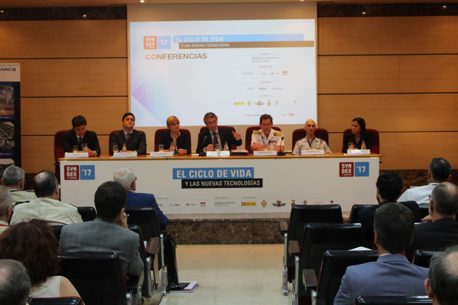 Mesa sobre Experiencias y soluciones en Symdex. Foto: Infodefensa.com