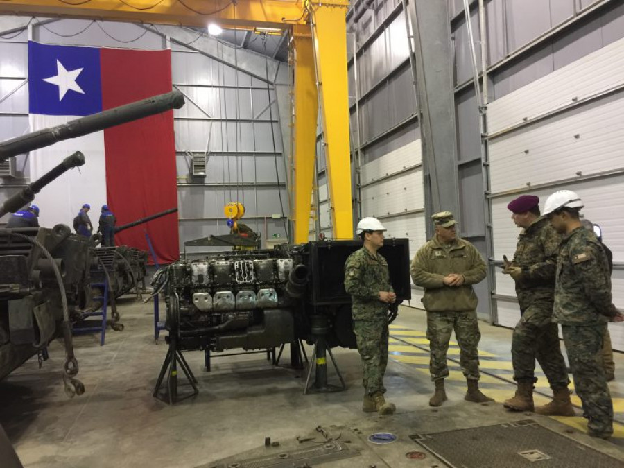 Visita de expertos en logística del Ejército Sur de Estados Unidos a CMIF de Punta Arenas. Foto: Famae