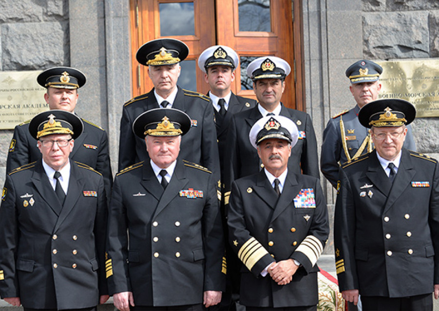 Delegación naval de la Armada de Chile en Rusia. Foto: Newstesru