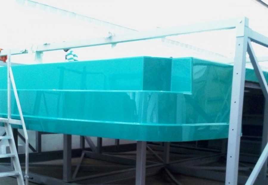 Casco de una embarcación de fibra de vidrio producido en Dianca. Foto: Diques y Astilleros Nacionales C.A.