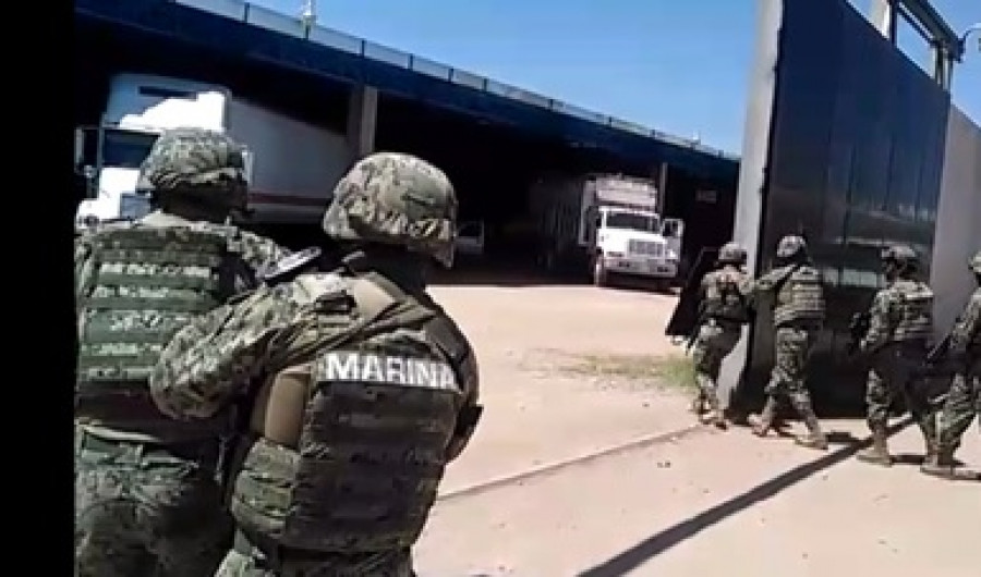Soldados en plena actuación para requisar 16 toneladas de marihuana. Foto: Semar