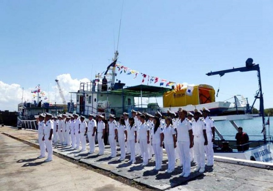 Guardimarinas de la Academia Naval a su arribo al puerto de Cienfuegos. Foto: Granma