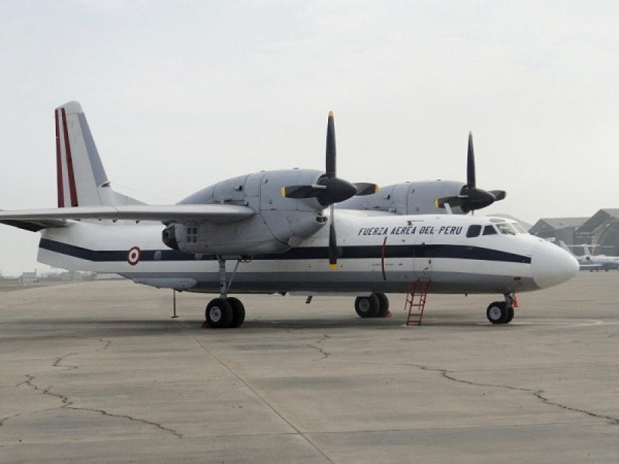 Avión de transporte militar AN-32B de la Fuerza Aérea del Perú. Foto: Peter Watson.