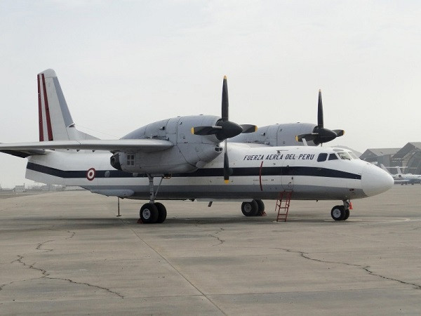 Avión de transporte militar AN-32B de la Fuerza Aérea del Perú. Foto: Peter Watson.