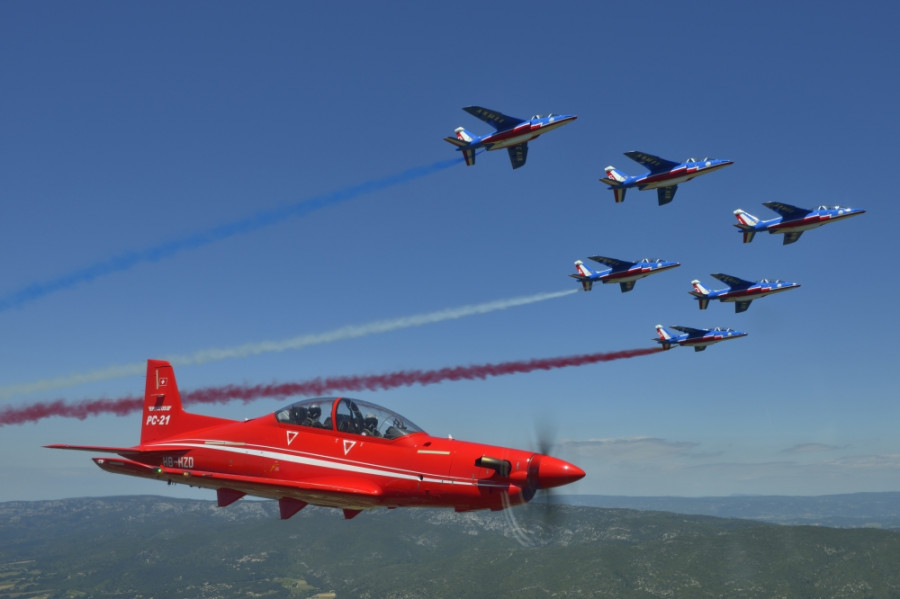 170104 avion entrenamiento suiza pc 21 pilatus