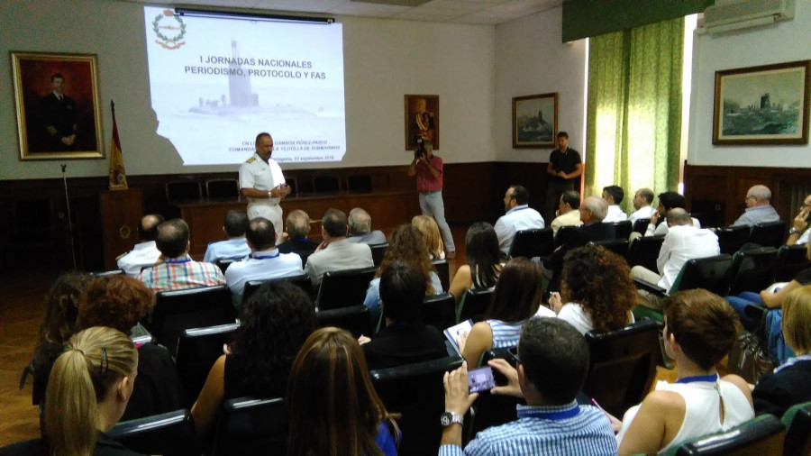 160925 jornadas periodismo fuerzas armadas Capitan de Navio Gamboa delfina marco