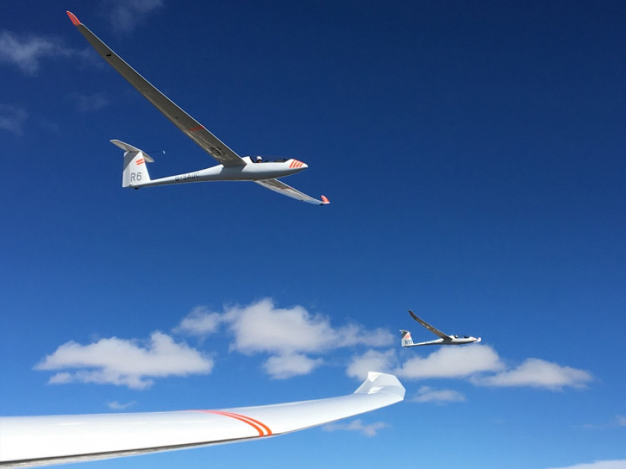 Planeadores en vuelo durante el ejercicio. Foto: Royal Air Force Gliding and Soaring Association.