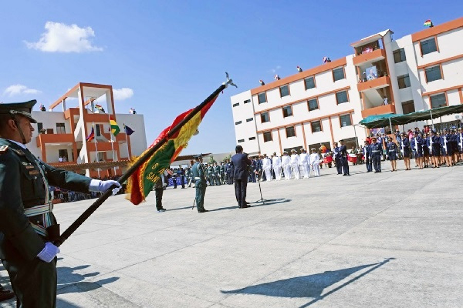 Bolivia FFAA EscuelaAntiimperialista 17AGO16 ABI