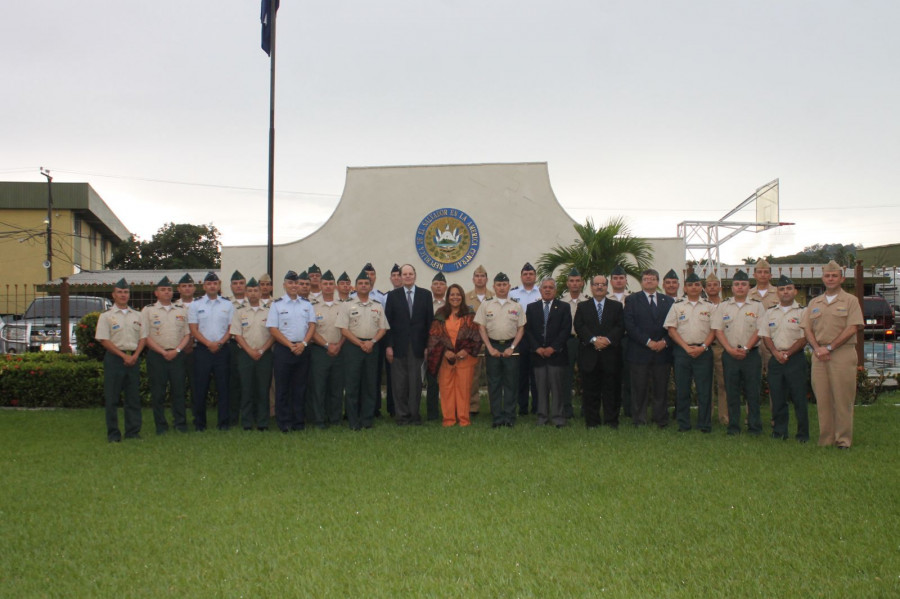 Foto nota militares colombianos se capacitan sobre proceso de paz salvadoreno
