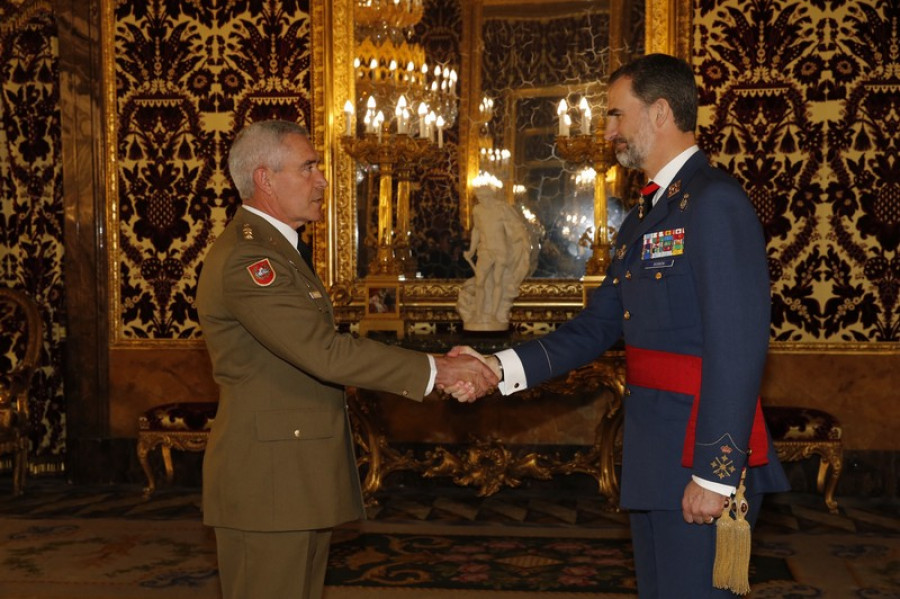 El coronel González Casado en una recepción con el Rey Felipe VI. Foto: Casa Real
