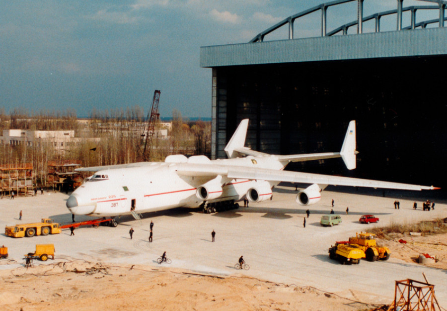 160901 avion antonov an 225 antonov