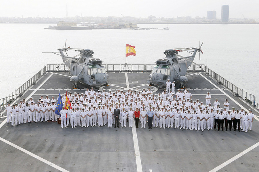Cospedal visita el buque Galicia. Foto: Ministerio de Defensa