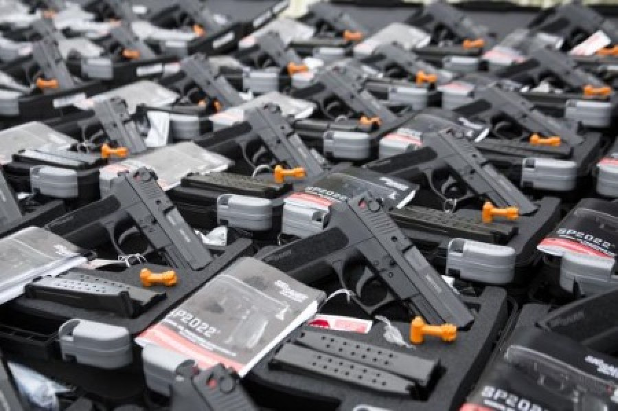 SigSauer SP2022 PNP 10milprimeras jul2016 MininterPeru 450px