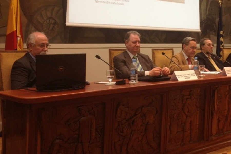 160525 francisco gonzalez mene primero izquierda instituto ingenieria espana 667x508 667x444