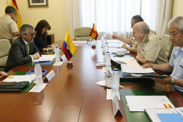 MINISDEF VISITA COLOMBIA
