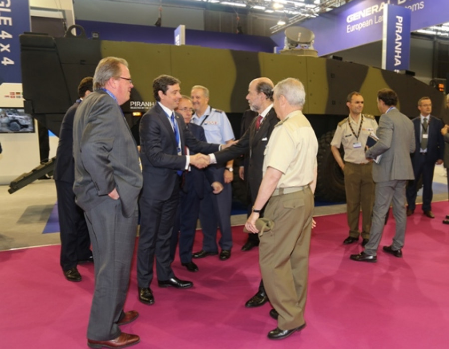 Visita SEDEF a SBS Eurosatory 1