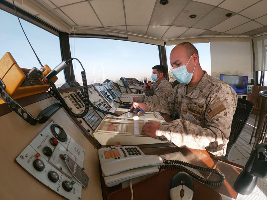 La fase práctica se ejecutó en la torre de control de la Escuela de Aviación. Foto: Ejército de Chile