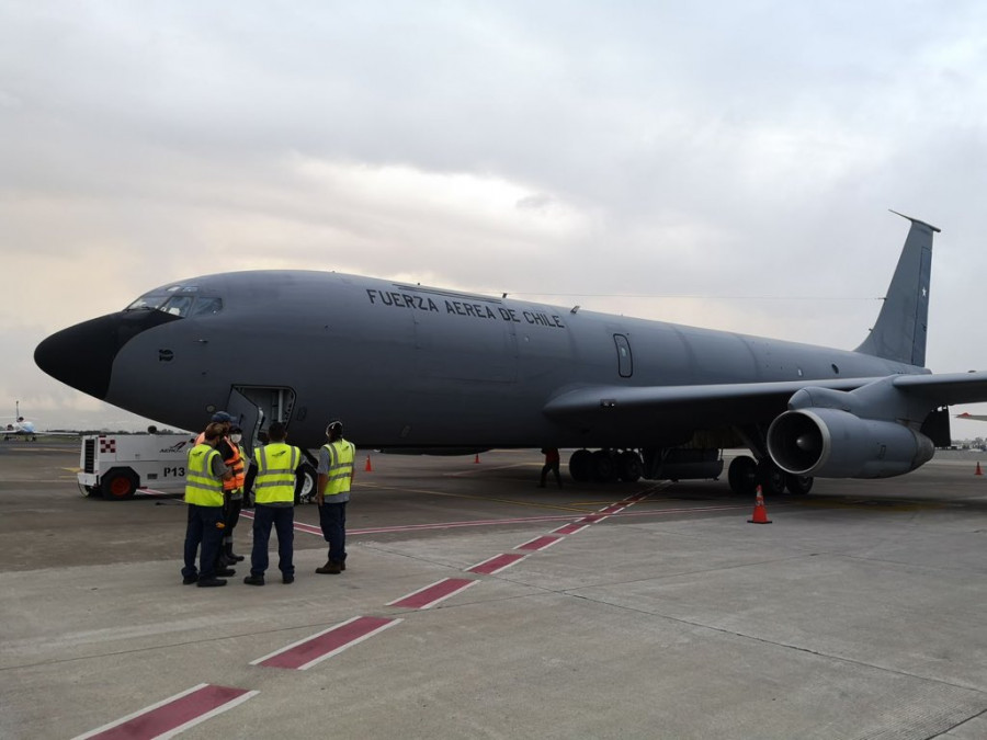 El Boeing KC-135E del Grupo de Aviación N° 10 trasladó carga ayer desde Costa Rica a Haití. Foto: FACh