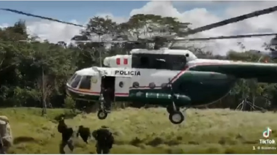 Helicóptero Mi-17 de la Diravpol con el esquema de pintura previo. Foto: Diravpol
