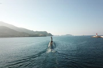 El submarino Tramontana a la salida del puerto de Cartagena. Foto: EMAD