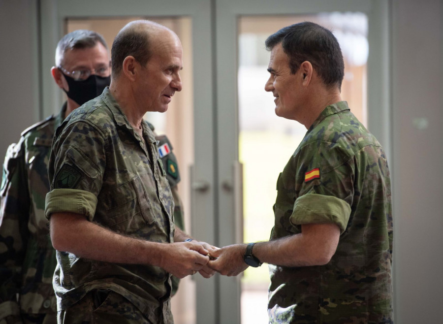 El general de división Luis Lanchares Dávila izquierda durante el reconocimiento. Foto: Emad