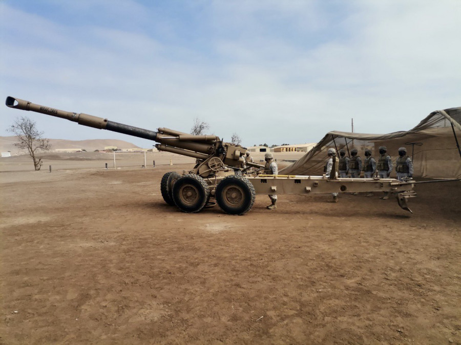 Los soldados conscriptos de la unidad artillera operando el obús Soltam M-71. Foto: Ejército de Chile