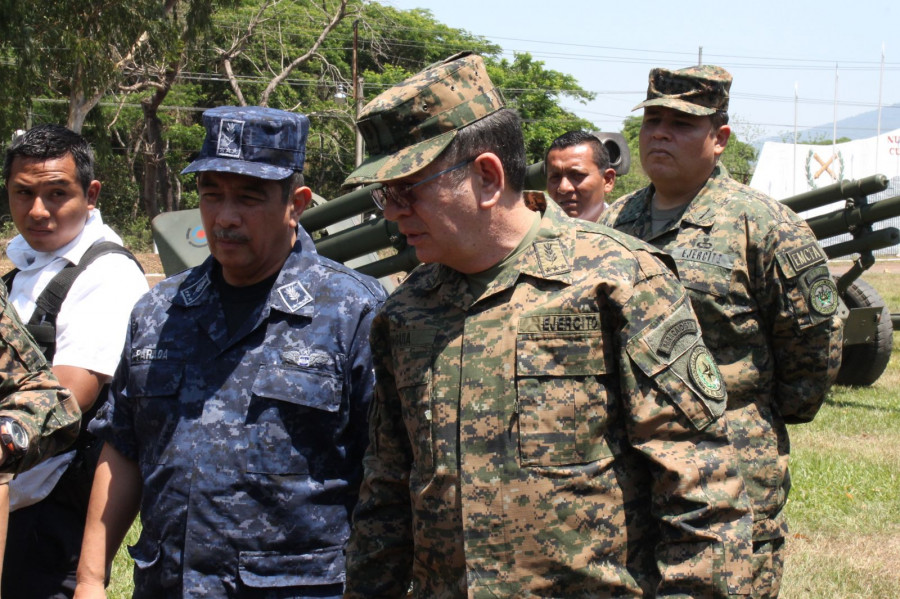 El general David Munguía cuando fungía como titular de Defensa  Foto: Ministerio de Defensa de El Salvador