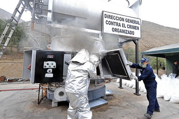 Peru incineracion  Cocaina jun2015 MININTERPeru