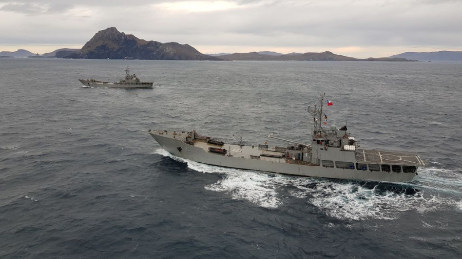 Barcazas Chacabuco y Rancagua operando en el área austral. Foto: Armada de Chile