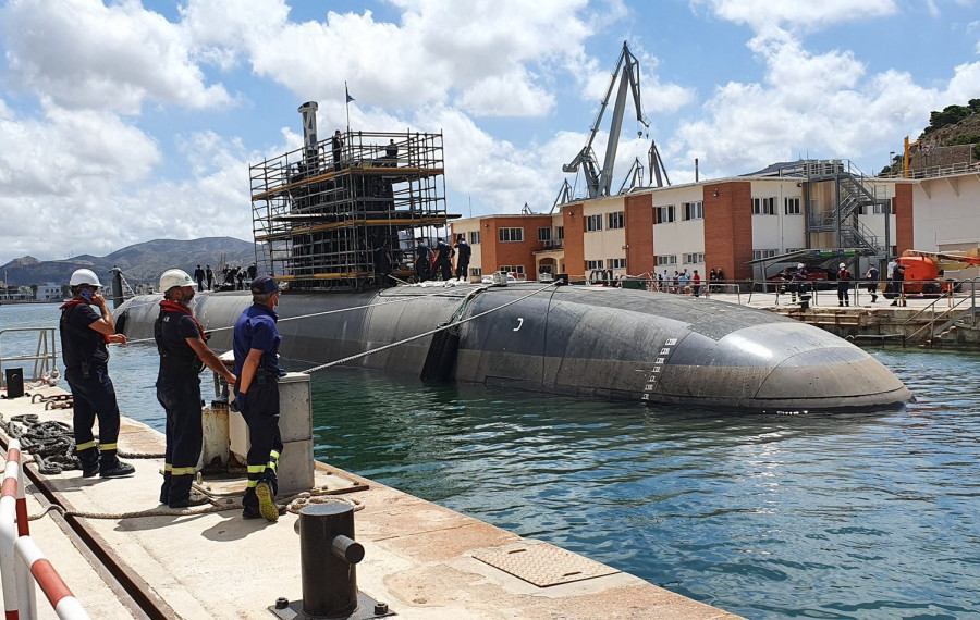 Entrada del submarino S-81 Isaac Peral en el dique seco. Foto: Navantia