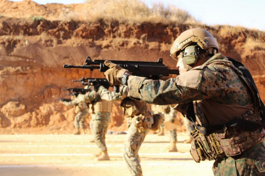 Efectivos del Destacamento de Montaña Nº 17 Los Ángeles en lecciones de tiro con el fusil Galil ACE 22 NC. Foto: Ejército de Chile