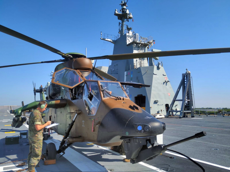 Helicóptero Tigre en la cubierta del LHD Juan Carlos I. Foto: Ejército de Tierra