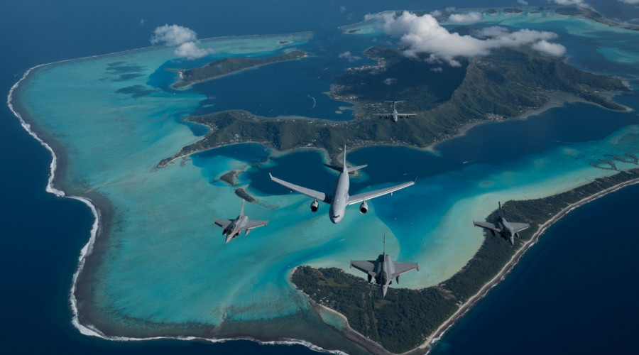 El contingente aéreo francés sobrevolando la Polinesia. Foto: Ejército del Aire y del Espacio Francés